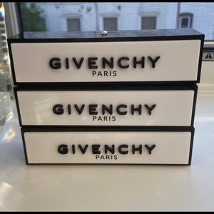 3 givenchy display plaques